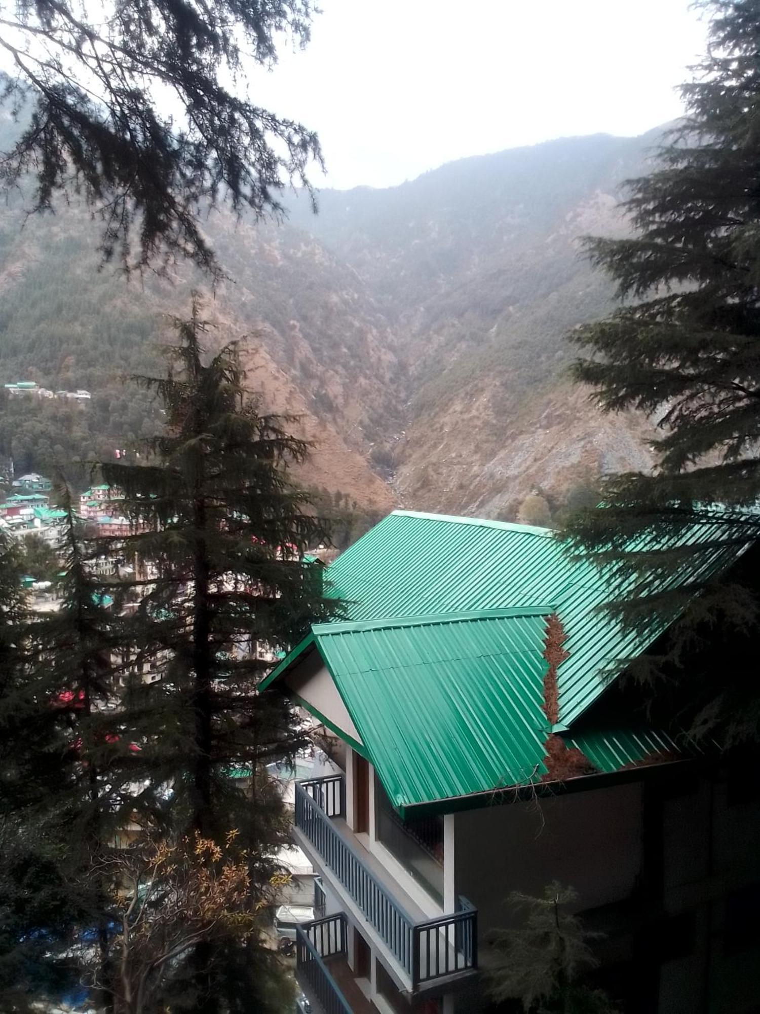 Himalayan Triund Trekking And Mountain View Vandrehjem Dharamshala Eksteriør billede